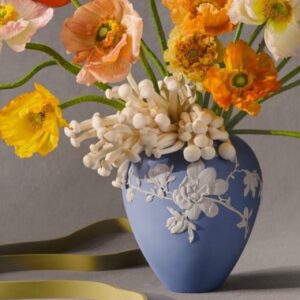 WEDGWOOD: 美しいジャスパーウェア花瓶:(出典WEDGWOOD公式)